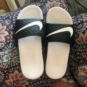 NIKE Benassi Solarsoft Slide